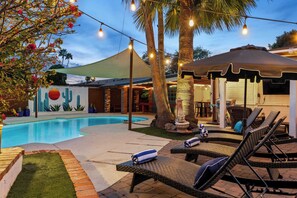 Unclassified image, 4 of 57, button