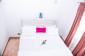 2 chambres, fer et planche à repasser, Wi-Fi, draps fournis