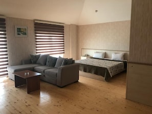 In-room safe, laptop workspace, soundproofing, iron/ironing board - AEF Hotel (Baku)