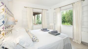 5 slaapkamers, een kluis op de kamer, een strijkplank/strijkijzer