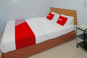 Deluxe Double Room | Bed sheets - Hotel O Bintaro (South Tangerang)