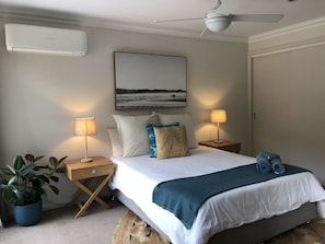 4 habitaciones, escritorio, tabla de planchar con plancha y wifi