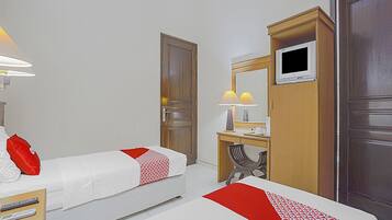 Family Suite | 1 bedroom, desk, free WiFi, bed sheets