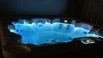 Indoor spa tub