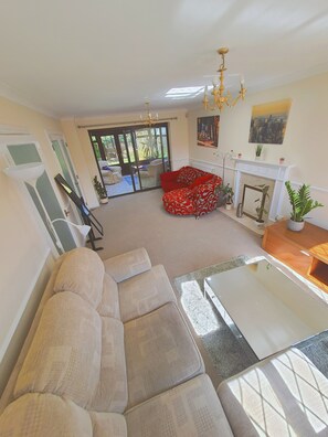 House | Living area - Bright and Spacious Holiday Home in Bradley Stoke (Bristol)