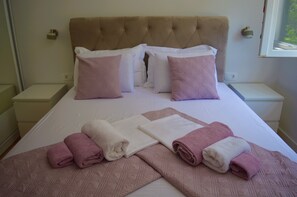 2 bedrooms, iron/ironing board, WiFi, bed sheets