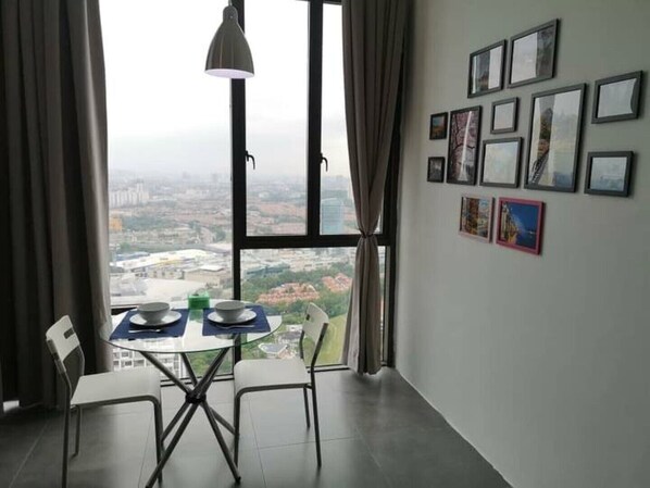 Dining - SEOUL by cities homes (high flr/wi-fi Netflix) (Petaling Jaya)
