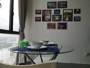 Dining - SEOUL by cities homes (high flr/wi-fi Netflix) (Petaling Jaya)
