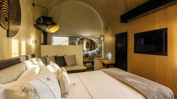 Honeymoon Suite with Outdoor Jetted Tub | 1 Schlafzimmer, Bettwäsche aus ägyptischer Baumwolle