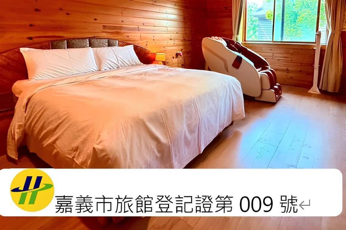 Business Double Room | Desk, soundproofing, WiFi (free)