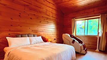 Business Double Room | Desk, soundproofing, WiFi (free)