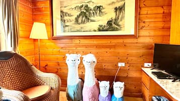 Skrifborð, hljóðeinangrun, ókeypis þráðlaus nettenging