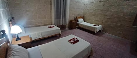 Cabin | 5 bedrooms, iron/ironing board, free WiFi, bed sheets