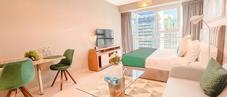 Estúdio superior | Roupas de cama antialérgicas, cofres nos quartos, cortinas blackout