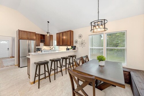 2BR, 1BA Remodeled House in Gray Community