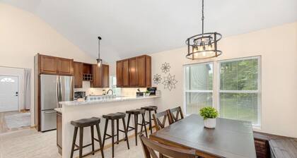 2BR, 1BA Remodeled House in Gray Community