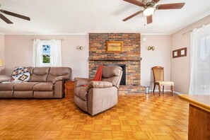 Télévision, cheminée