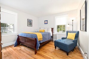 3 habitaciones, tabla de planchar con plancha, wifi y ropa de cama 