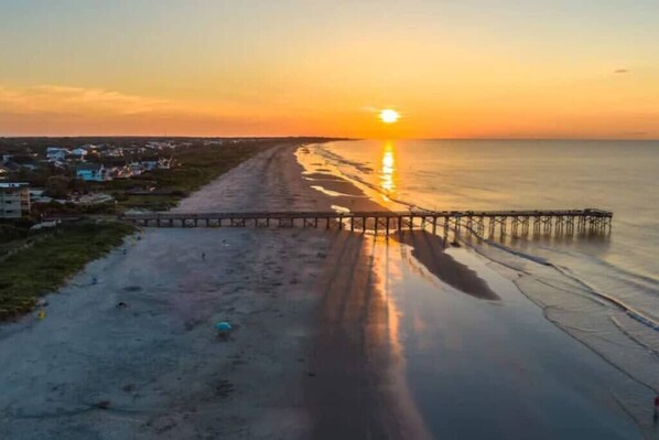 Beach - Mt Pleasant Beach Retreat- Mins to Beach + Hot Tub (Mount Pleasant)