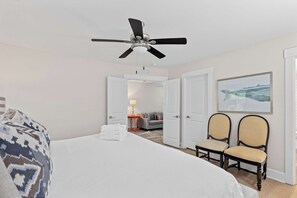 4 bedrooms, desk, iron/ironing board, travel crib - Mt Pleasant Beach Retreat- Mins to Beach + Hot Tub (Mount Pleasant)