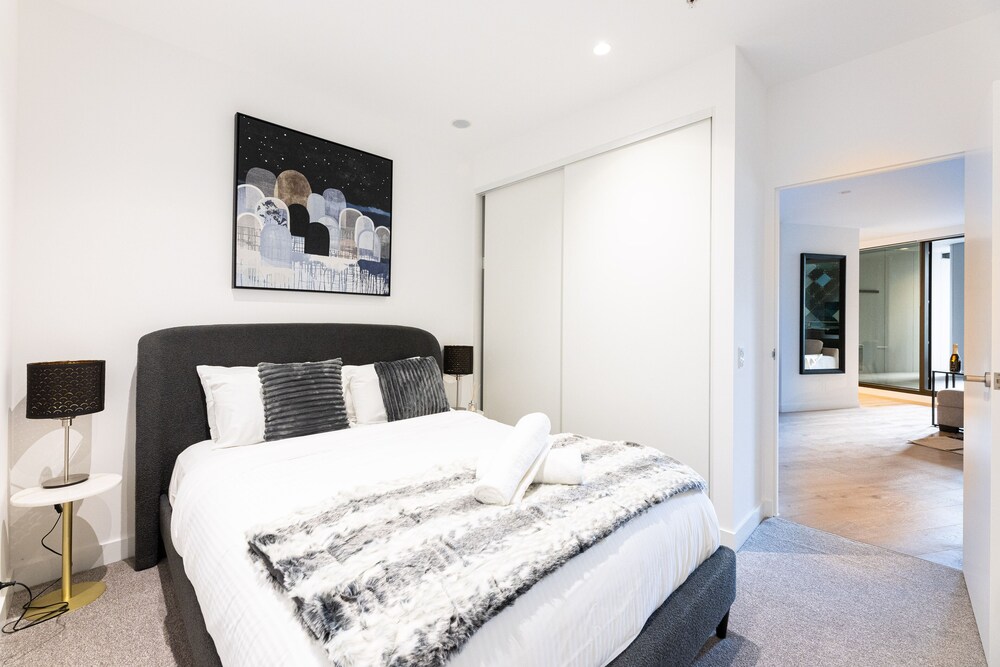 The Ritz , Parking & Amenities Melbourne Vrbo