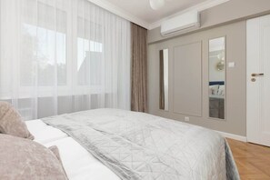 2 室のベッドルーム、アイロン / アイロン台、WiFi、ベッドシーツ