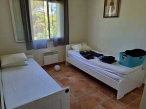 3 quartos, ferros/tábuas de passar roupa, Wi-Fi de cortesia