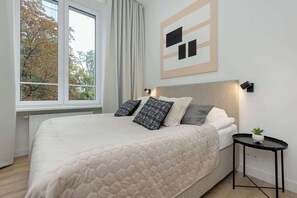 2 bedrooms, desk, iron/ironing board, WiFi