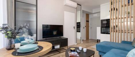 テレビ、書斎 / ワークスペース