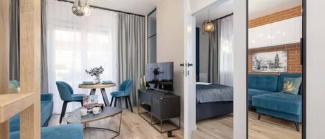 1 bedroom, desk, iron/ironing board, WiFi