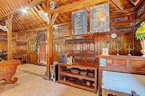 ฝ่ายต้อนรับ