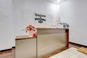 Reception - Capital O 92895 House N Caffe 55 (Temanggung)