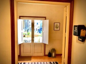 Interior - Maison Biscuit. Apartament a la Plaça de la Vila (Camprodon)