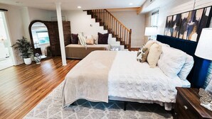 4 bedrooms, desk, iron/ironing board, WiFi - Luxurious Hidden Oasis in Forrest Acres (Columbia)