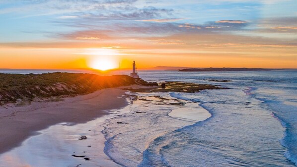Beach nearby - Beach Bach - Point Lomsdale (Point Lonsdale)