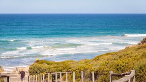 Beach nearby - Beach Bach - Point Lomsdale (Point Lonsdale)