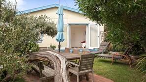 Outdoor dining - Beach Bach - Point Lomsdale (Point Lonsdale)