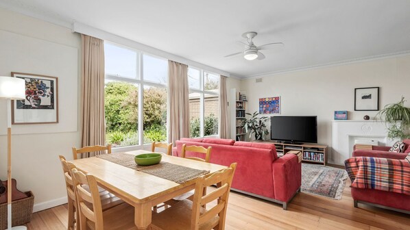 Interior - Beach Bach - Point Lomsdale (Point Lonsdale)