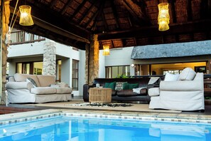 Kolam renang outdoor