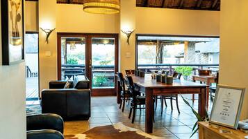 Daily continental breakfast (ZAR 150 per person)