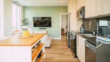 Fridge, microwave, oven, stovetop