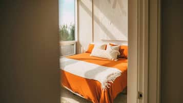 2 bedrooms, travel crib, free WiFi