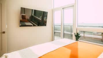 2 bedrooms, travel crib, free WiFi