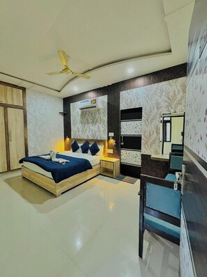 Deluxe Room | 1 bedroom, memory foam beds, desk
