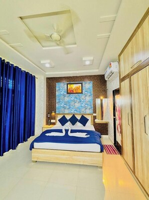 Deluxe Room | Memory-foam beds, desk - Hilltop Residency (Sawai Madhopur)