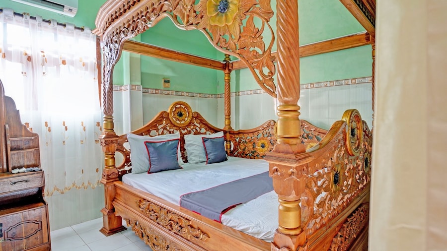 Collection O 92897 Hotel Intan Near Kantor Syahbandar Bawean