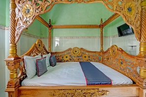 Family Suite | Desk, free WiFi, bed sheets