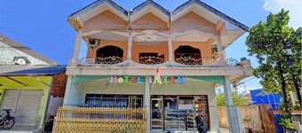 Collection O 92897 Hotel Intan Near Kantor Syahbandar Bawean
