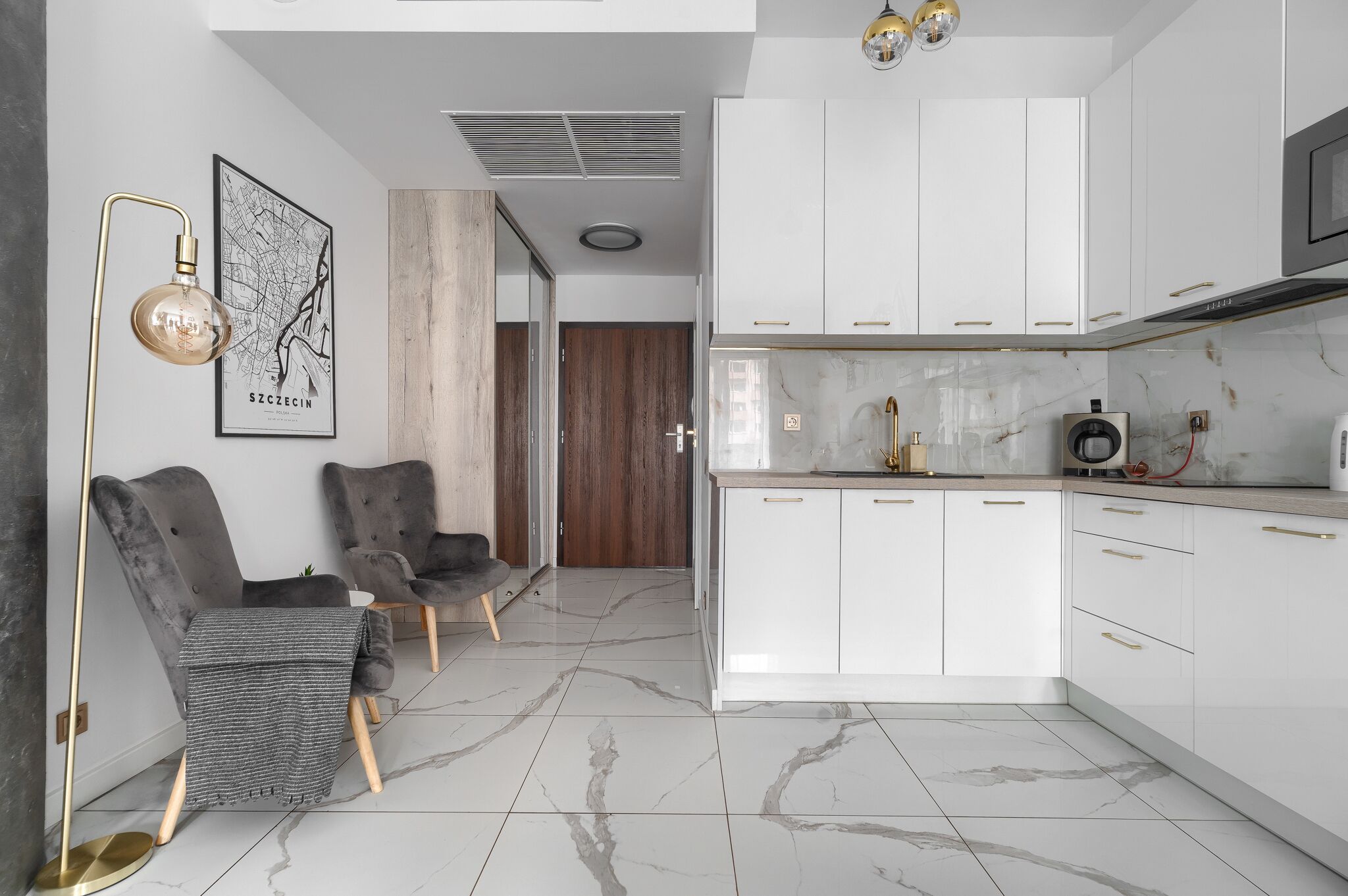 Deluxe Studio Suite | Private kitchenette