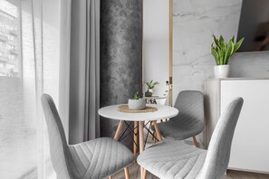 Deluxe Studio Suite | Iron/ironing board, free WiFi